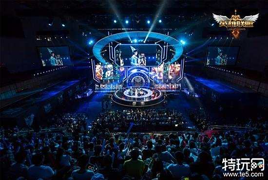 这背后还隐 这背后还隐